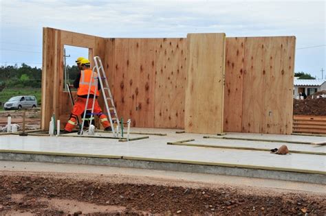 Mevir avanza en la construcción con madera y edifica 60 casas en San