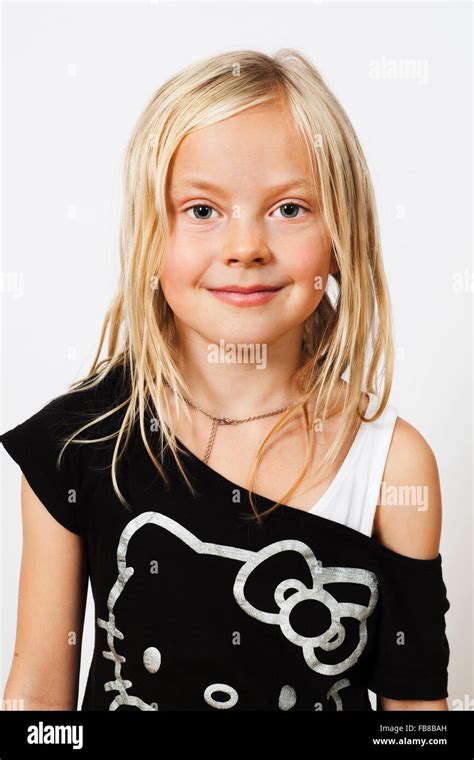 Fille Blonde Souriante Banque De Photographies Et Dimages Haute R Solution Alamy