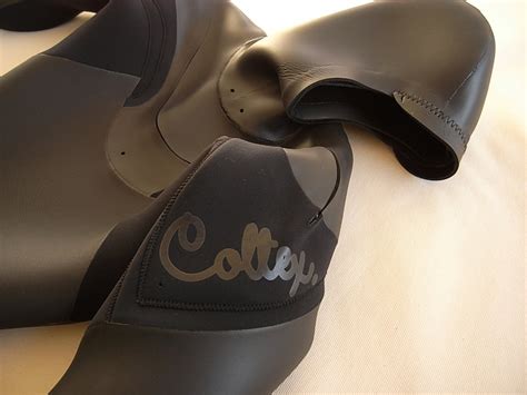 波情報 湘南 ストレッチファスナー ラバーフラップ ラバーフード サーフボードクオリティーハードコア Quality Hardcore Distributions