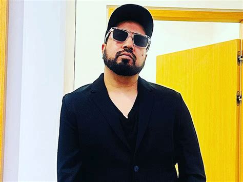 Sukesh Sent Legal Notice To Mika Singh सुकेश ने मीका सिंह को भेजा