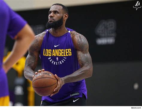 LeBron James Looks Freakin Huge During Lakers Workout