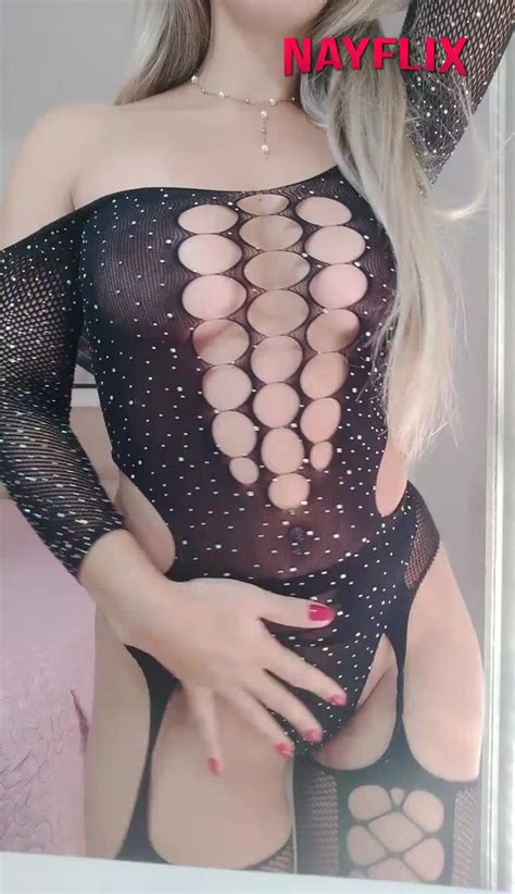 Delicious Busty Blonde Showing Off Her Huge Tits Cnn Amador