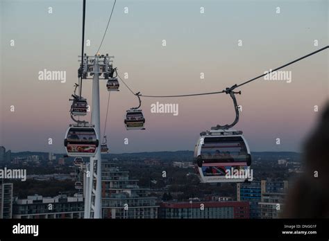 London Cable Car Over The River Thames Stock Photo Alamy