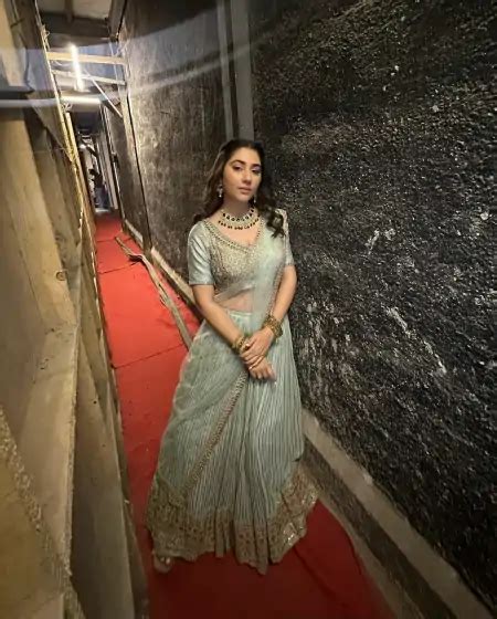 Disha Parmar Latest Hot Pics And Photo