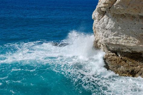 Rocas Y Grutas Blancas En Rosh Hanikra Foto De Archivo Imagen De