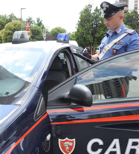 Lasciatemi O Vi Buco Con La Siringa Arrestato Al Supermercato Per