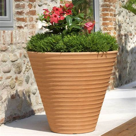 Sélectionner les meilleurs pots de fleurs pour son jardin Loisir Jardin