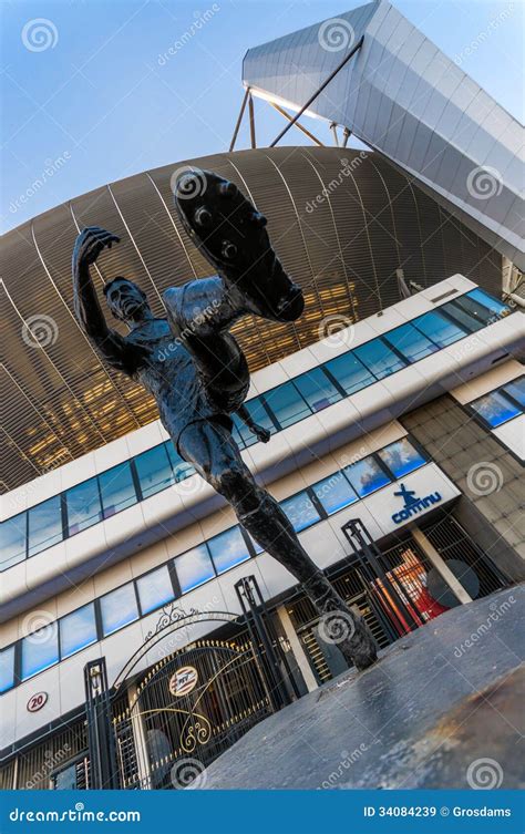 Eindhoven PSV stadium editorial stock image. Image of statue - 34084239