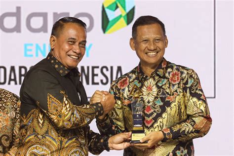 Adaro Terima Penghargaan Subroto