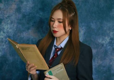 Hot TikToker xinh đẹp khiến netizen tranh cãi vì quan điểm kiếm tiền