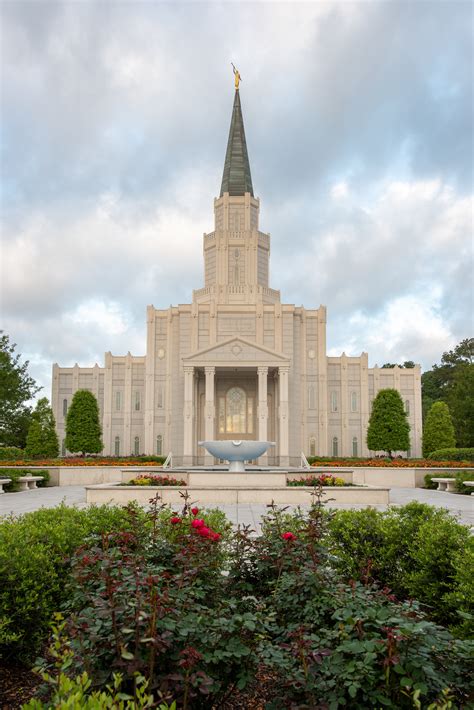 Houston Texas Temple Reopens After Rededication