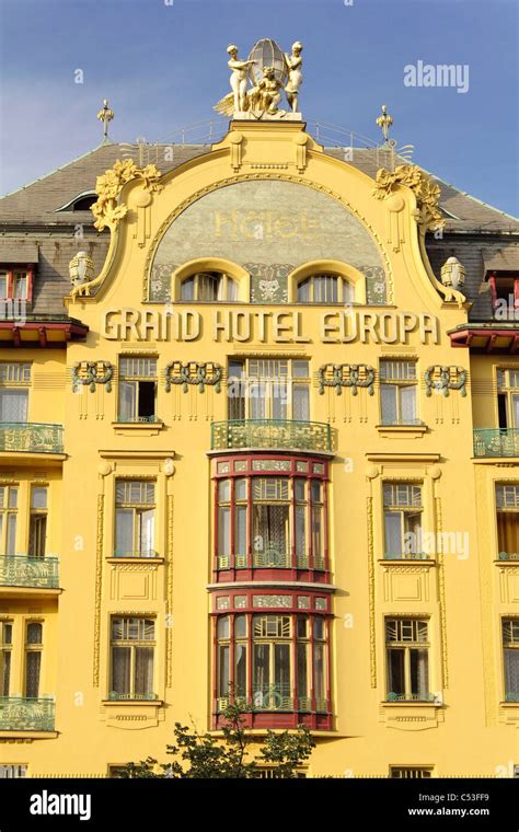 Edificio De Estilo Art Deco En La Plaza Wenceslao El Grand Hotel