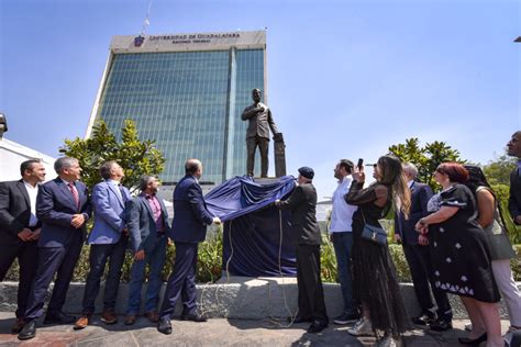 Con su brazo derecho sobre el corazón así se recordará a Raúl Padilla