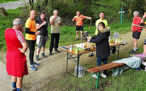 À Plounévézel un bel engouement pour la rando trail de lécole Le