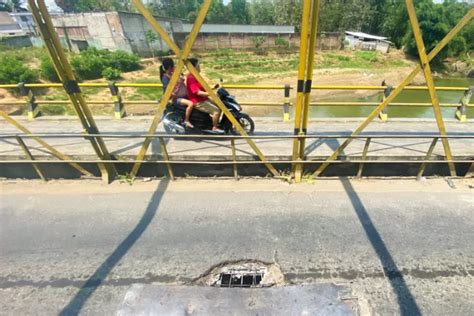 Penutupan Jembatan Plengkung Trenggalek Berikut Jalur Alternatif