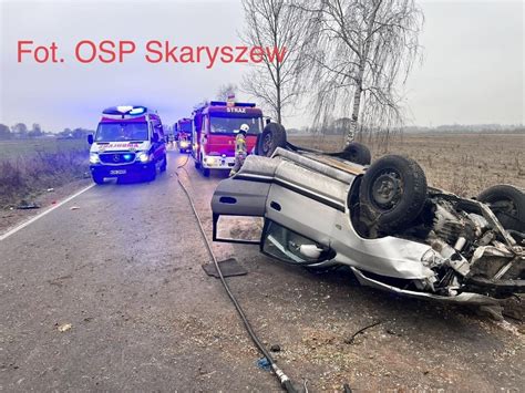 Groźny wypadek w gminie Skaryszew samochód osobowy wypadł z drogi i