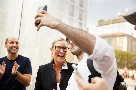 Angela Ahrendts quits Apple for Airbnb director’s seat | Apple Must