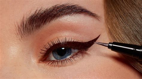 Winged Eye Liner