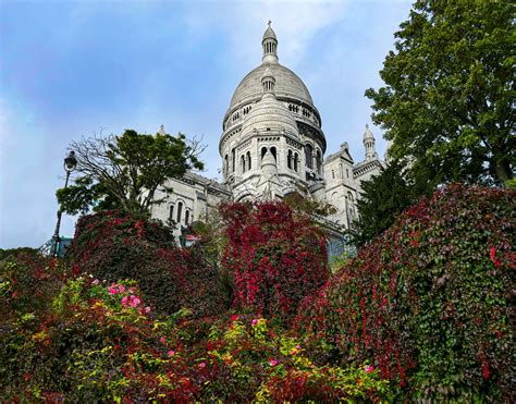 222 steps to Sacre-Coeur at the Montmartre grape harvest festival for ...