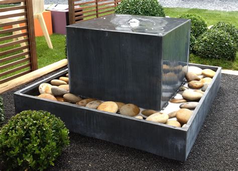 Modern water fountains outdoor | Hawk Haven