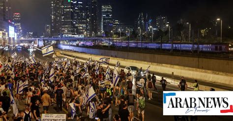 Des Israéliens marchent de Tel Aviv à Jérusalem pour protester contre