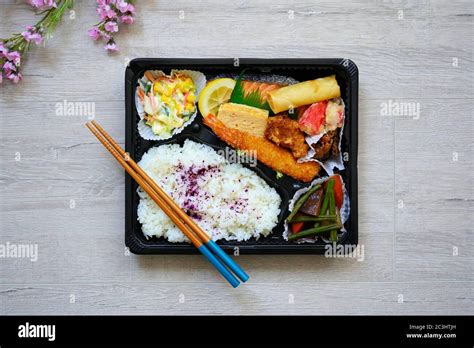 Japanese Bento Box Hi Res Stock Photography And Images Alamy