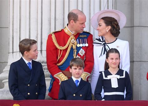 Foto Kate Middleton e príncipe William Kate foram vistos na sacada do