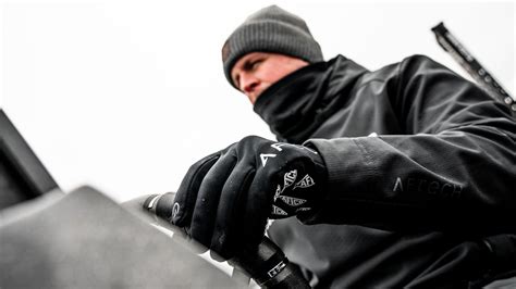 8 Gear Tips: Cold Weather Fishing Clothing – AFTCO