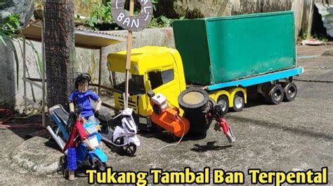 Rem Blong Bengkel Tambal Ban Di Tabrak Truk Tukang Tambal Ban Di