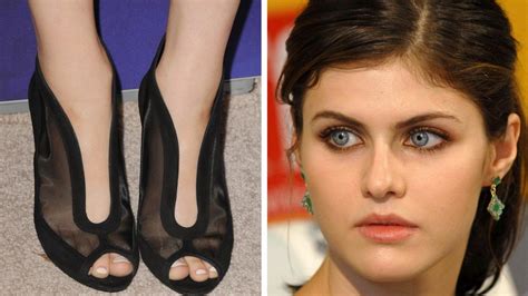 Alexandra Daddario Feet Photos Wikigrewal Feet Images Foot Pictures