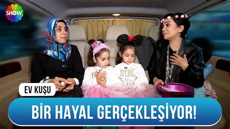 Evrim Akın ve ailemiz yenilenen evleri karşısında gözyaşlarına hakim