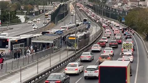 Yola çıkacaklar dikkat İstanbul da haftanın ilk günü trafik durma