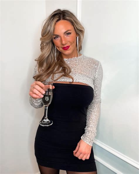 Annie Agar - Bally Sports : r/hot_reporters