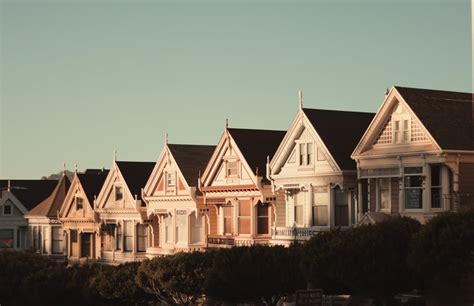 Brown and White Wooden House · Free Stock Photo