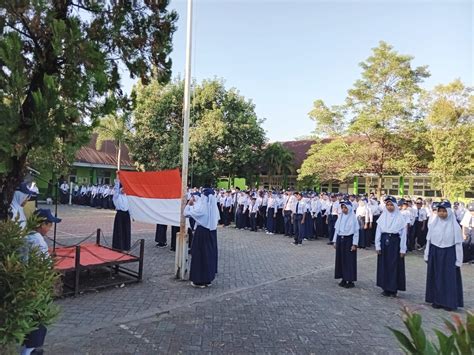 Pelaksanaan Upacara Bendera Hari Kebangkitan Nasional Smp Negeri