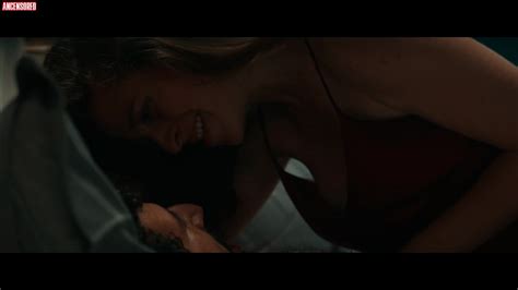 Naked Laura Adriani In A Casa Tutti Bene La Serie