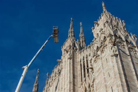 T Cnicos Em Plataforma Elevat Ria Para Plano De Manuten O Programada E