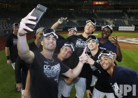 Photo Yankees Celebrate After Winning The American League East