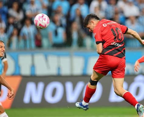 Atua Es Zapelli E Cuello Se Destacam No Athletico Na Vit Ria Sobre O