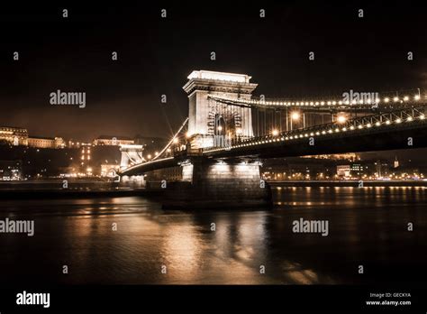 Chains Bridge In Budapest At Night Stock Photo Alamy