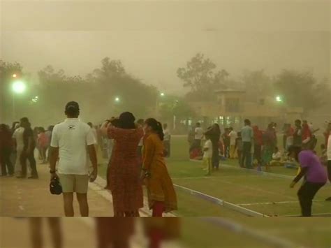 Dust Storm Causes Flutter In Delhi Ncr 24 Flights Diverted Many Delayed