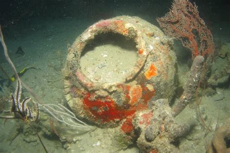 Eksplorasi Bawah Laut Barang Muatan Kapal Tenggelam Di Belitung Timur