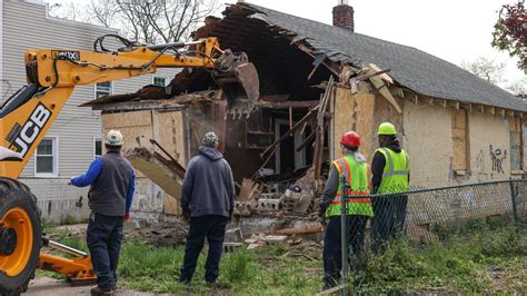 Hempstead Village Begins Razing First Of Several Homes In Effort To