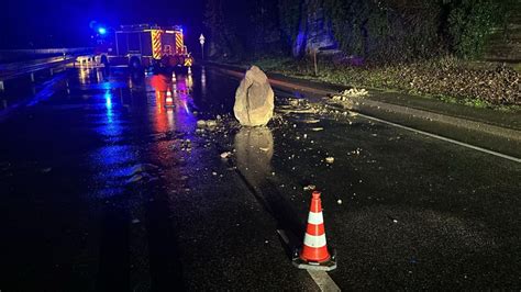 Massiver Felsbrocken stürzt auf Bundesstraße im Saarland