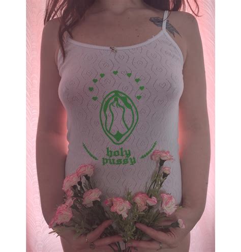 Camiseta Holy Pussy Etsy
