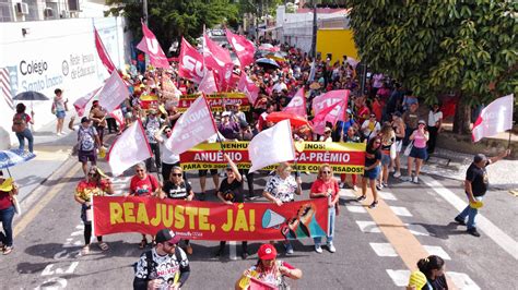 Professores Fazem Marcha At A Secretaria De Educa O Para Reivindicar