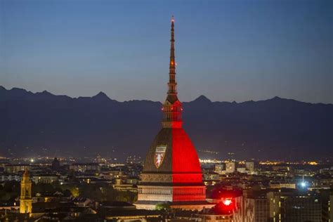 La Mole Antonelliana Si Illumina Di Granata Per Omaggiare Il Grande