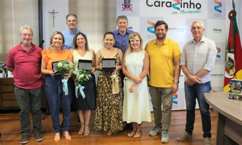 Tr S Servidores Municipais Recebem Homenagem Por Tempo De Servi O