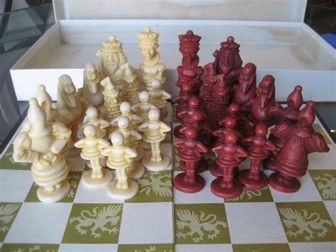 Vintage Through The Looking Glass From Alice In Wonderland Chess Set 1966 Queen Chess Piece