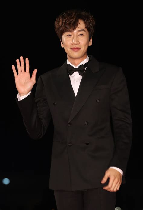 Actor Lee Kwang Soo To Step Down From Sbss Running Man